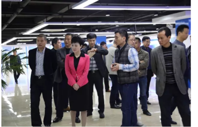 17日,南平市順昌縣縣長余向紅帶領(lǐng)順昌縣有關(guān)部門負責人,到豐澤對接扶貧開發(fā)工作