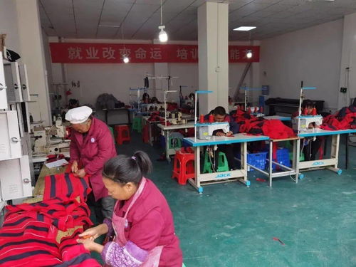 扶貧工廠 建在家門口,貧困戶當(dāng)起 上班族